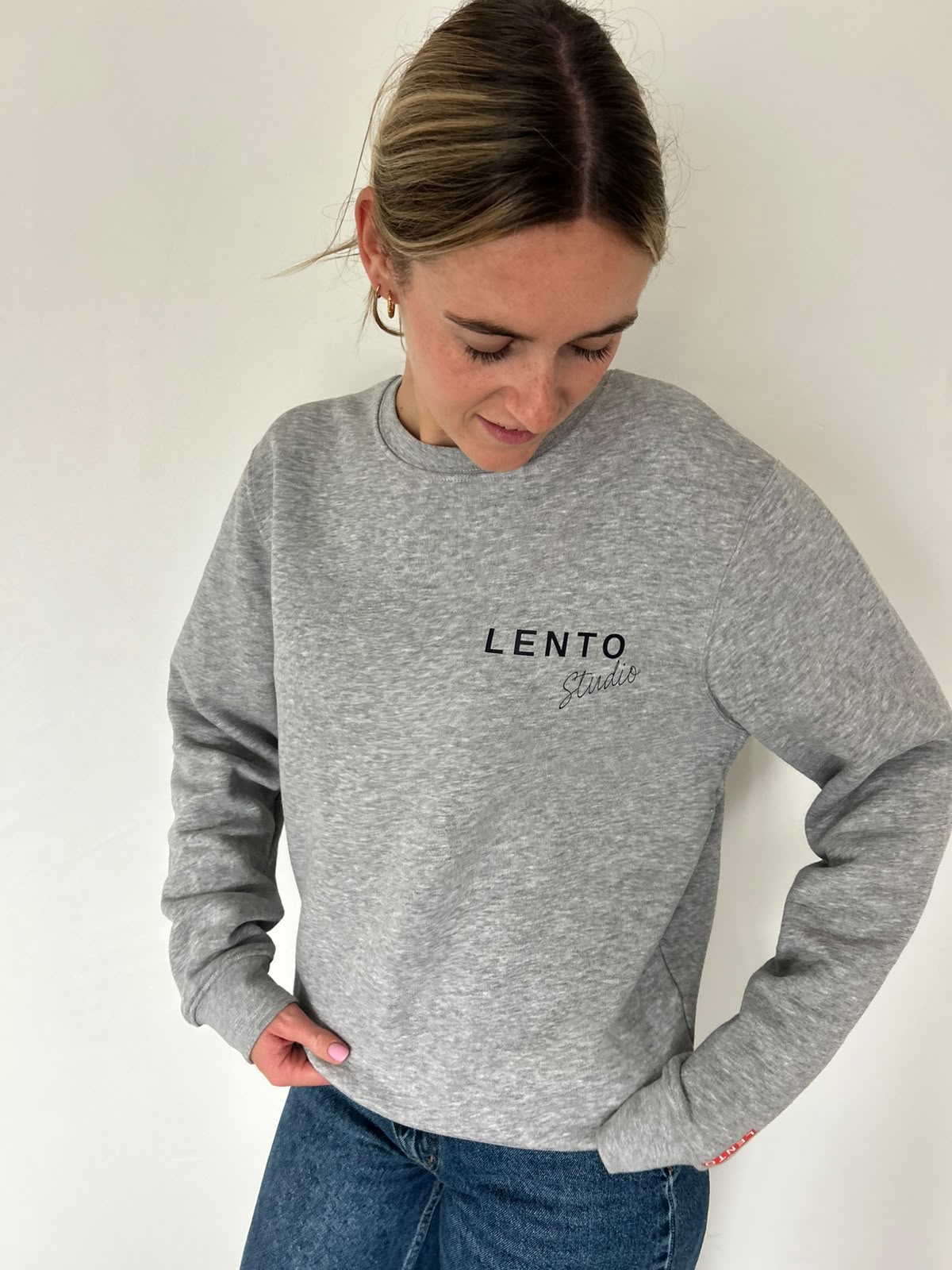 LENTO Studio Sweater – Light grey