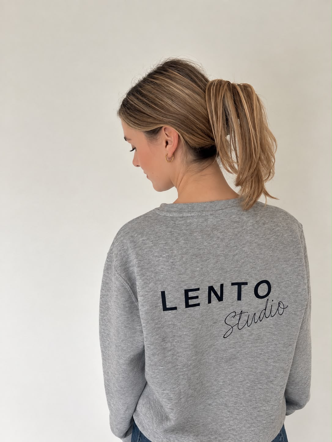 LENTO Studio Sweater – Light grey